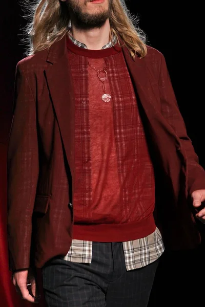 Look 18